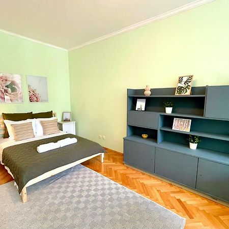 Bohemian Bright & Calm 2Br - Top Center - Private Balcony صوفيا المظهر الخارجي الصورة